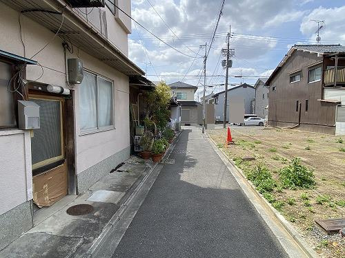 紫野上柏野町 土地(4号地)の前面道路含む現地写真
