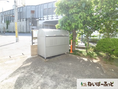 【その他共用部分】 | 竹柏・貝畑ビル | 蓋つきゴミ置場は猫ちゃんやカラス君から守ってくれますね！