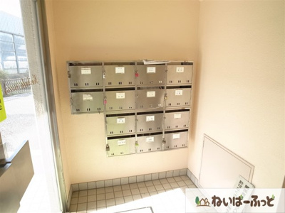 【エントランス】 | 竹柏・貝畑ビル | ポストはこまめにチェックしてあげてくださいね☆