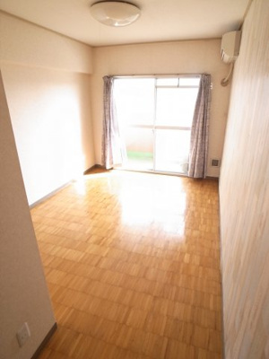 【居間・リビング】 | 竹柏・貝畑ビル | 【ねいばーふっど】一押し物件！！