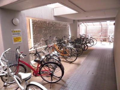 エリーフラッツ西洞院の駐車場|自転車置場