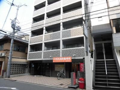 エリーフラッツ西洞院のエントランス
