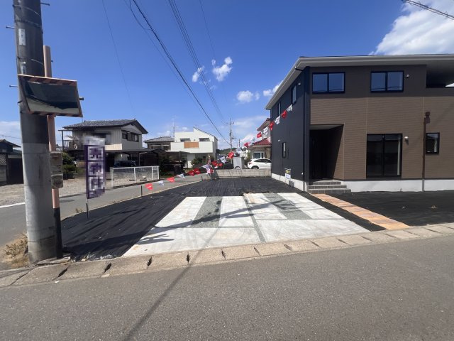 新築　富岡市七日市2期　１号棟の駐車場|　駐車スペースは2台分可能です！
