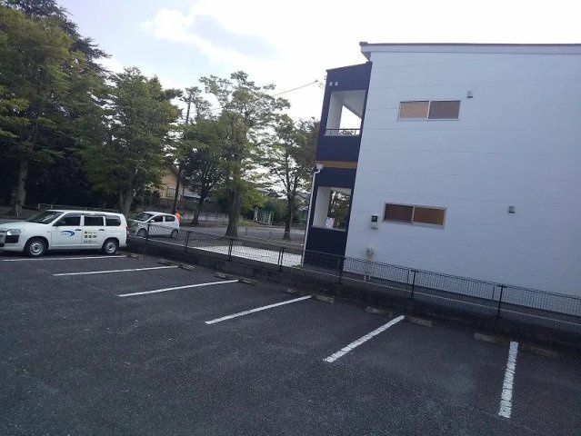 レオパレスセピアコートの駐車場