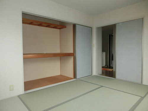 ハイツ花衣の和室