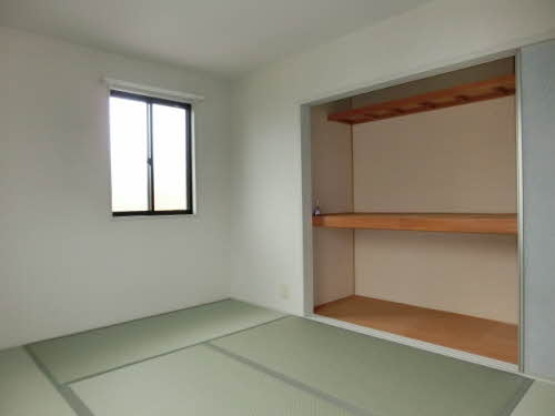 ハイツ花衣の和室