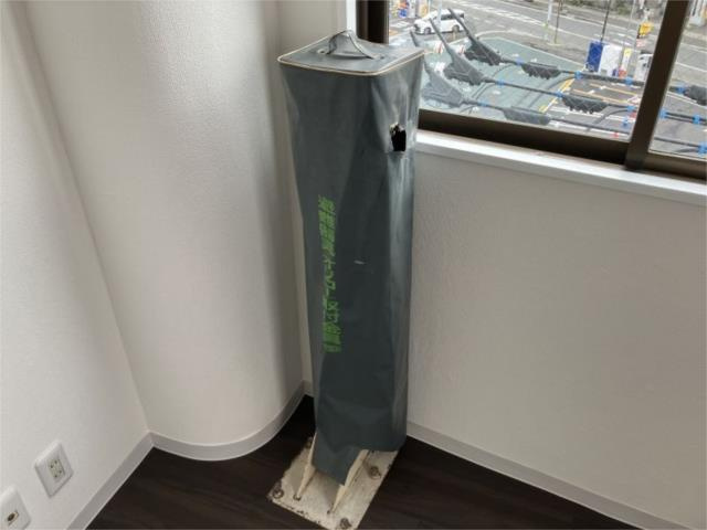 川崎市多摩区登戸の賃貸マンションのバルコニー|避難器具