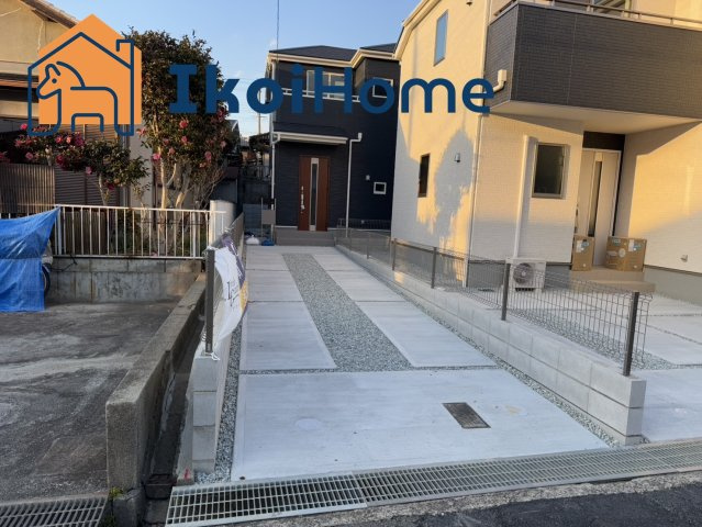 明石市大久保町高丘5丁目　１２期２号棟　新築一戸建の駐車場|●年中無休：見学時間9:00～20:00・当日予約可●駐車場は縦列2台になります。普通車2台可能です