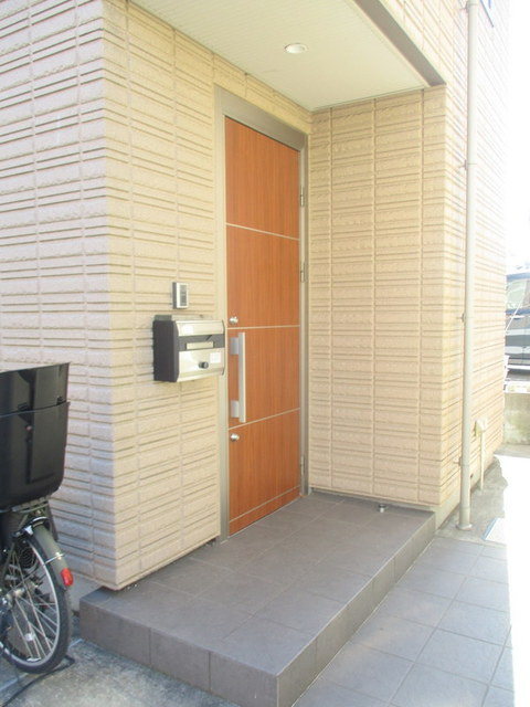 狛江市・岩戸南４丁目メゾンのエントランス