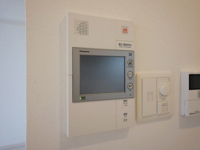 【セキュリティ】 | プレジオ十三 | モニター付きオートロックでセキュリティも安心です！