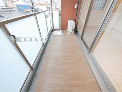 【バルコニー】 | プレジオ十三 | 落ち着いた時間を過ごせるバルコニーです