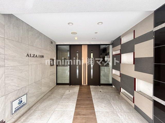 ALZA京町堀のエントランス