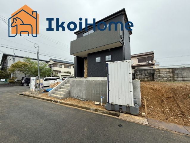 明石市魚住町清水24期　1号棟　新築の前面道路含む現地写真|●年中無休：当日予約可●通風採光良好！開放感のある角地物件です♪