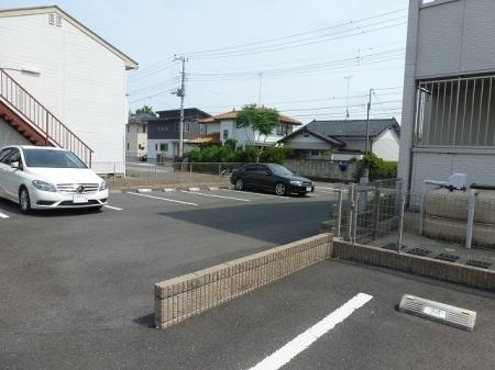 ライデンハイツⅡの駐車場
