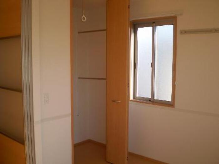 ライデンハイツⅡの収納|※同タイプ・現況優先・建具・設備等のカラーが異なる場合あり