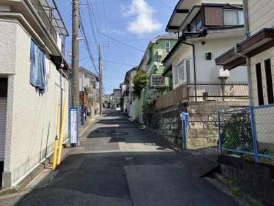 【前面道路含む現地写真】 | 川和町　新築戸建