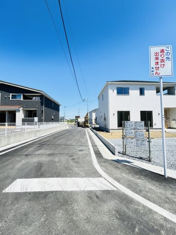 新築　高崎市吉井町池第3　クレイドルガーデン　3号棟の前面道路含む現地写真|現地写真　西側接道幅員約6ｍ