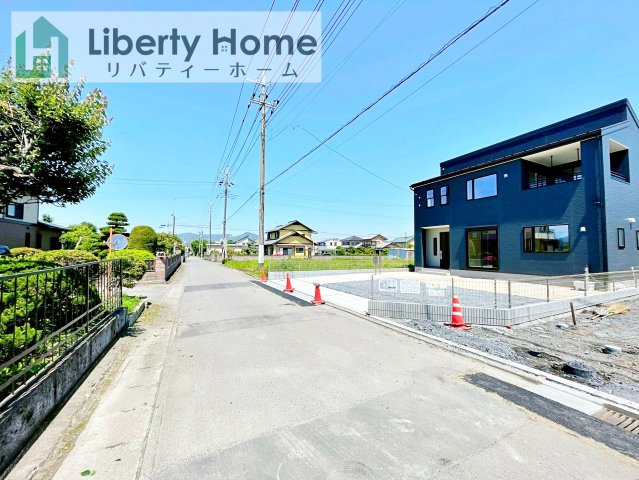 笠間市笠間第10　新築戸建　1号棟の前面道路含む現地写真