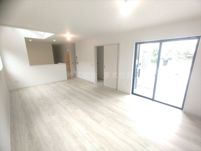 【居間・リビング】 | 川越市宮元町2期　全2棟　1号棟 | 使いやすい23.2帖のリビングです