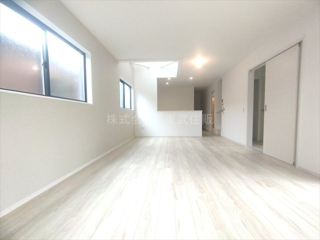 【居間・リビング】 | 川越市宮元町2期　全2棟　1号棟 | 開放感があり日当たり良好です