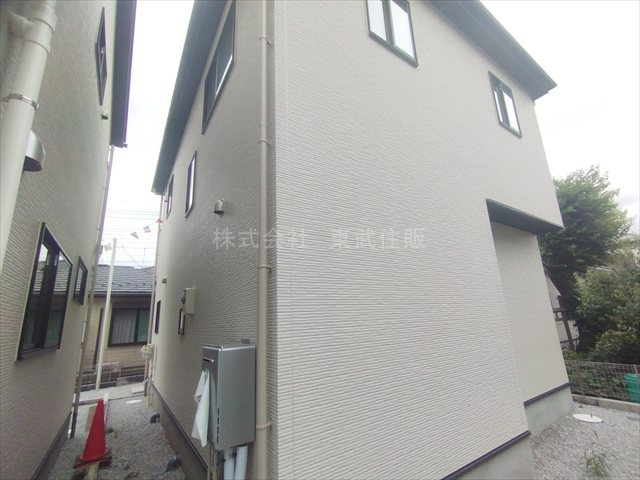 【前面道路含む現地写真】 | 川越市宮元町2期　全2棟　1号棟 | 充実した設備・仕様です