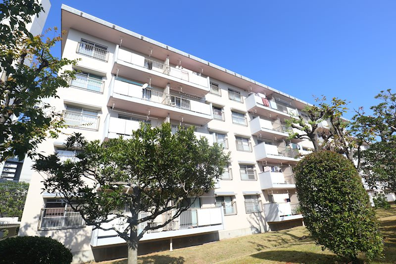 守山駅前東住宅1号棟の外観