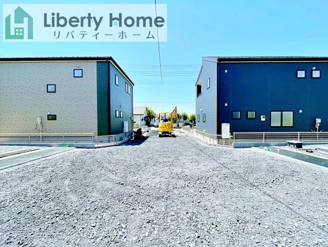 笠間市笠間第10　新築戸建　4号棟の前面道路含む現地写真