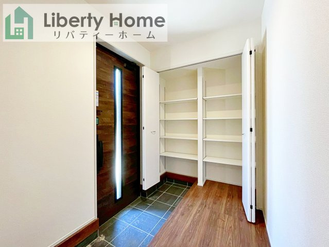 笠間市笠間第10　新築戸建　4号棟の玄関