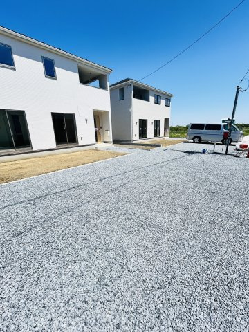 新築　高崎市吉井町池第3　クレイドルガーデン　5号棟の駐車場|現地写真　駐車スペースは並列2台分可能です！
