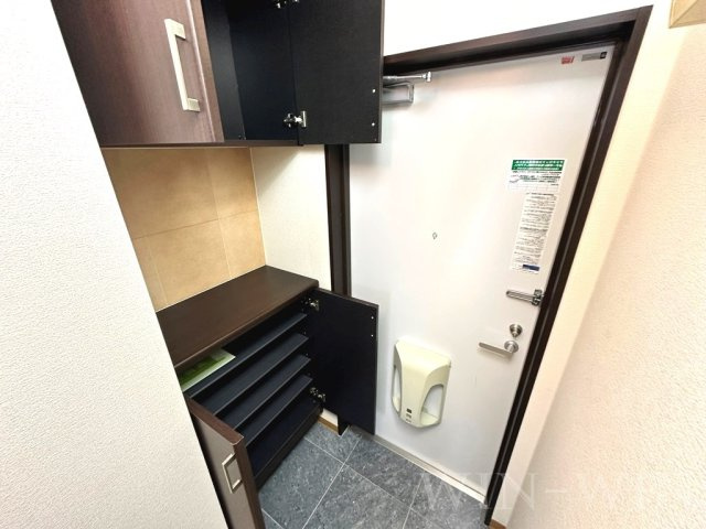 エムロードの玄関