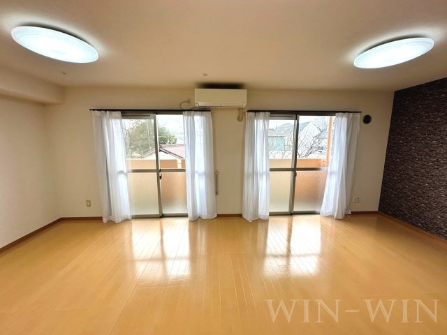 エムロードの居間・リビング