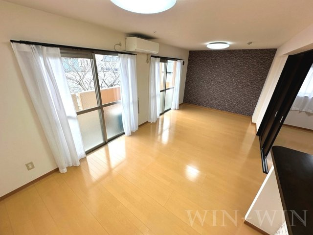 エムロードの居間・リビング