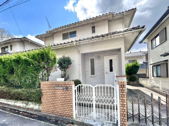 【中古戸建】高崎市吉井町南陽台2丁目の外観|■外観｜土日のご見学はもちろん、平日・夜間のご案内も大歓迎です♪「今から見たい」や「仕事終わりに見たい」にもご対応できますのでお気軽にお問い合わせください♪