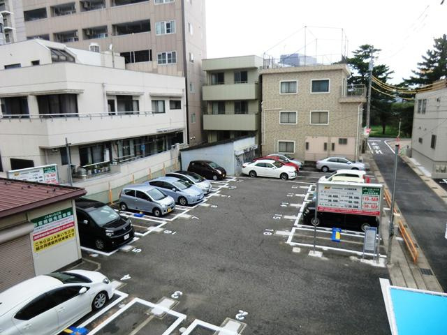 山七東岡崎ビルの駐車場
