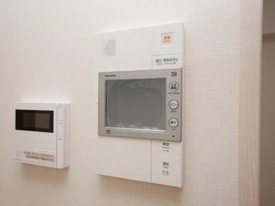 【セキュリティ】 | OPUS RESIDENCE SHINSAIBASHI SOUTH | モニター付きインターホンです