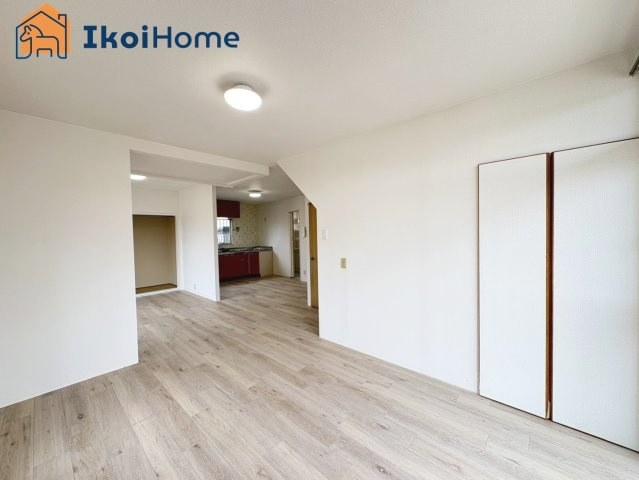 明石市二見町福里　中古一戸建の居間・リビング|【ホームページに現地動画掲載中】●年中無休：当日予約可●リビング・ダイニングと別れております！