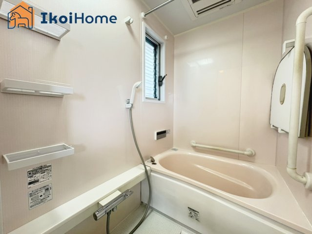 明石市二見町福里　中古一戸建の浴室|【ホームページに現地動画掲載中】●年中無休：当日予約可●小窓ございますので通気・換気良好です。