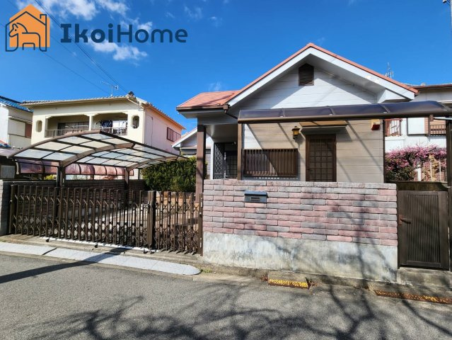 明石市沢野2丁目　中古戸建のエントランス|物件・当店の最寄り駅まで無料送迎サービスございます。買い物のついでに、用事のついでに、ちょっとした空き時間にも対応致します！最短、10分で指定場所までお迎えに向かいます！まずはお問い合わせください！