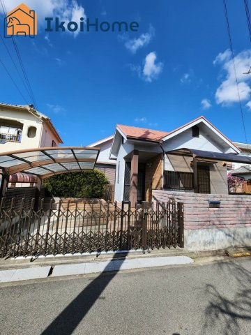 明石市沢野2丁目　中古戸建の前面道路含む現地写真|●年中無休：見学時間9:00～20:00・当日予約可●敷地面積は約55坪あり、３LDK、2980万円となっています。近隣には商業施設が充実しており生活に便利です。