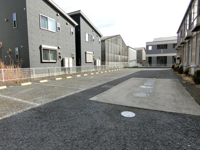 ロワジールの駐車場