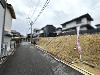 【前面道路含む現地写真】 | はつが野３丁目　売土地 | 自由設計対応ですので、お好きな間取りで個性あふれる住まいにしてくださいね！