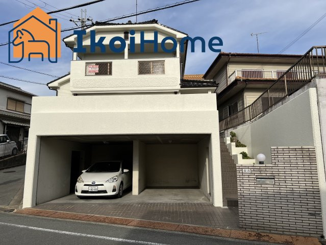 明石市大久保町西島　中古の外観|令和6年12月フルリフォーム済み。シャッター付き車庫に駐車2台可能。江井ヶ島駅から徒歩12分。