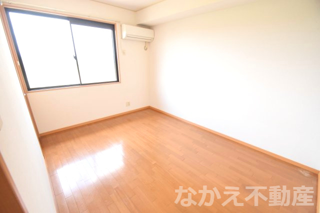 【寝室】 | 広くて明るい寝室