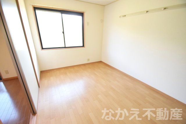 【洋室】 | 落ち着いた色調の洋室です