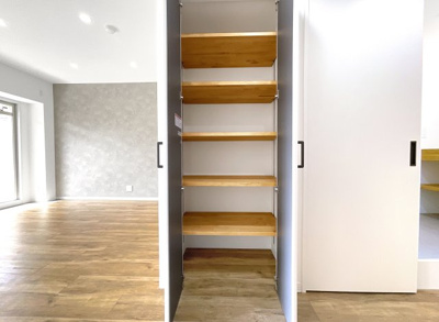 【収納】 | ペルル伏見桃山Ⅱ | リビングの収納その②です。収納はいくつあっても困りませんからね。