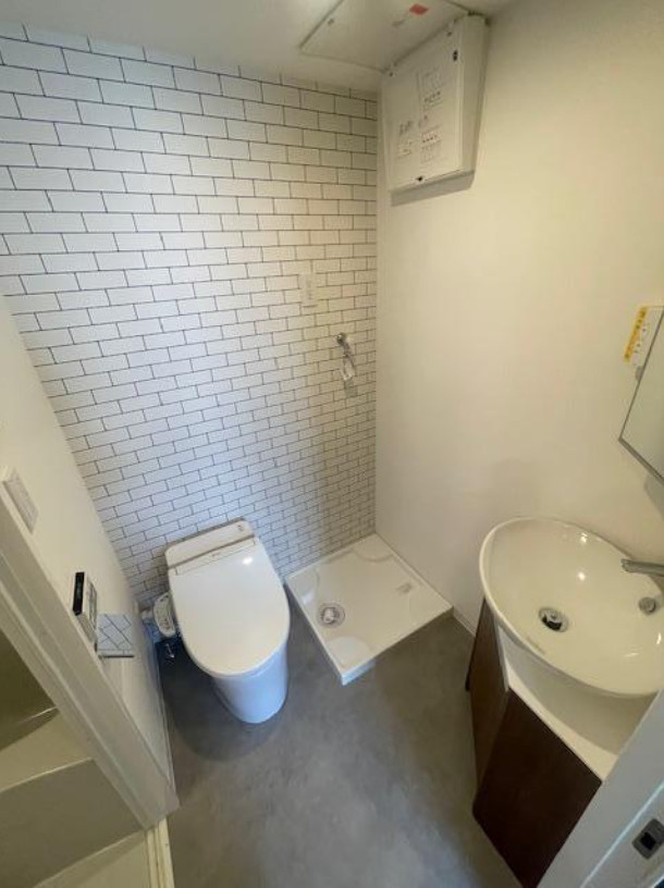 BRICKS四谷のトイレ|温水洗浄機能付き