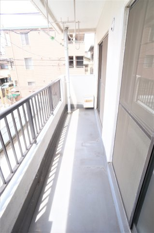 エミュールマンションのバルコニー|※写真は別タイプのお部屋です。