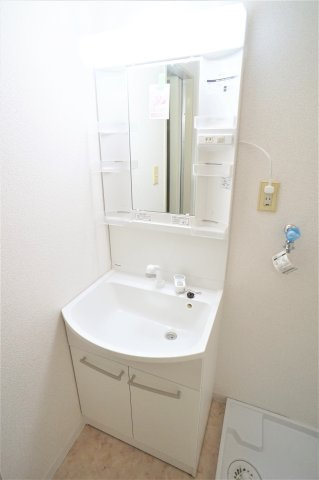 エミュールマンションの独立洗面台|※写真は別タイプのお部屋です。