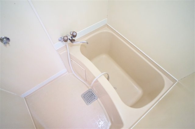 エミュールマンションの浴室|※写真は別タイプのお部屋です。