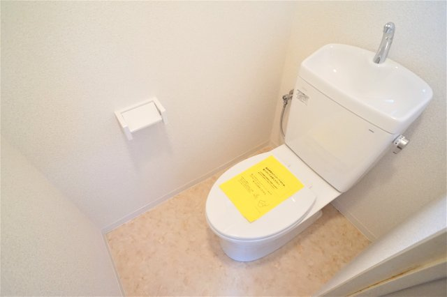 エミュールマンションのトイレ|※写真は別タイプのお部屋です。